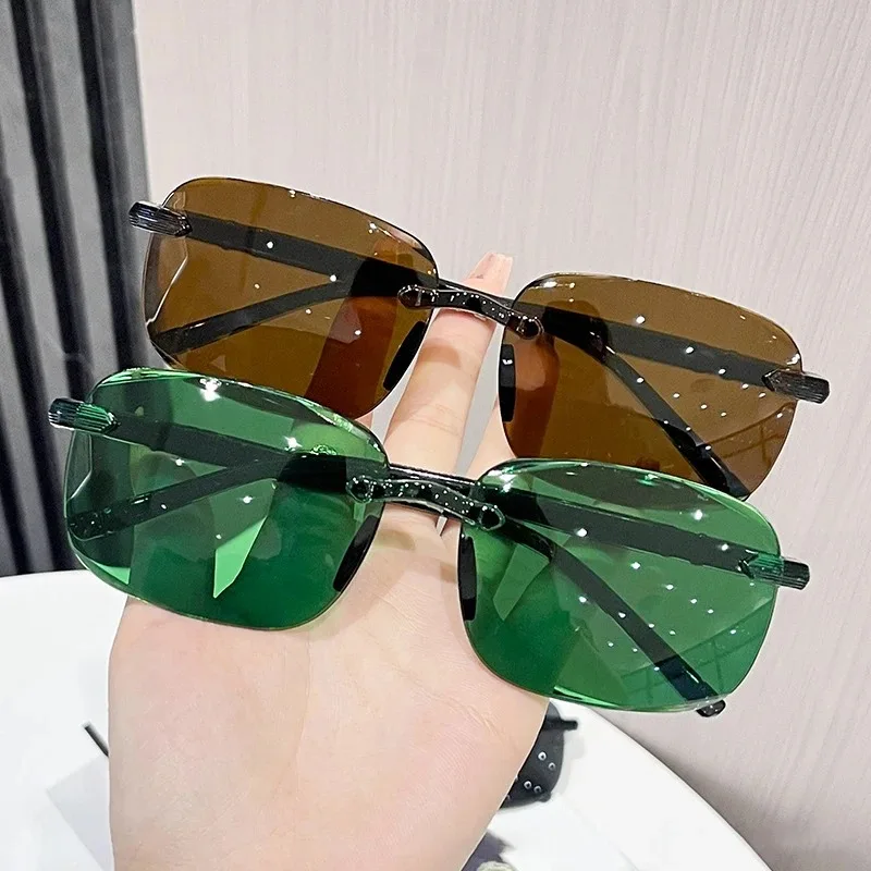 Gafas de sol modernas y elegan - Gaming Accessories Rack reseña y precio